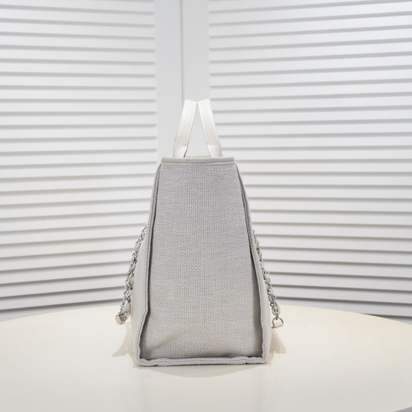 シャネルバッグ背面デザイン